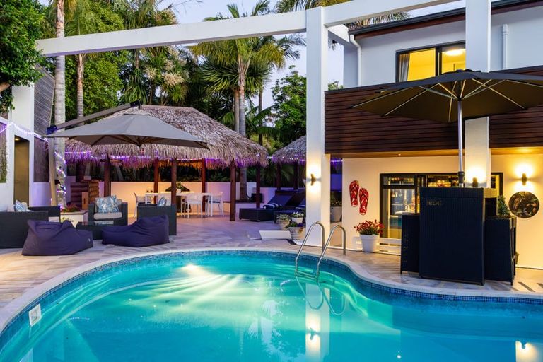 Photo of property in 3 Holyoake Place, Chatswood, Auckland, 0626