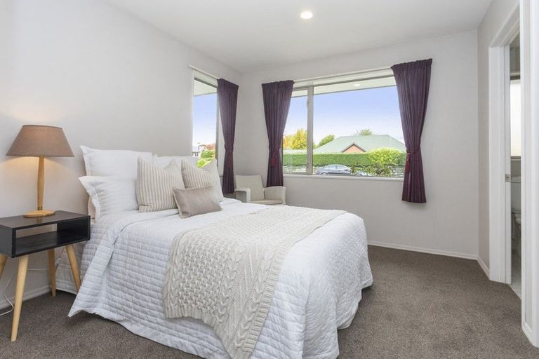 Photo of property in 37 Hussey Road, Harewood, Christchurch, 8051