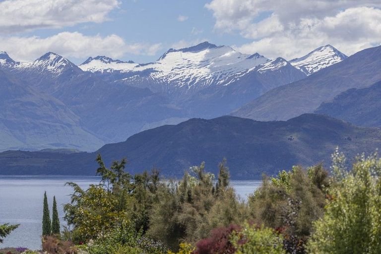 Photo of property in 33 Penrith Park Drive, Wanaka, 9305