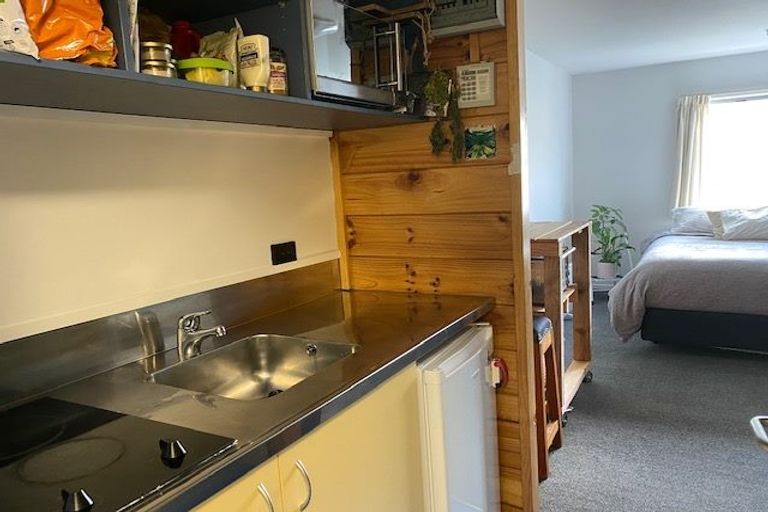 Photo of property in Basin Reserve Complex, 28/4 Sussex Street, Mount Cook, Wellington, 6021