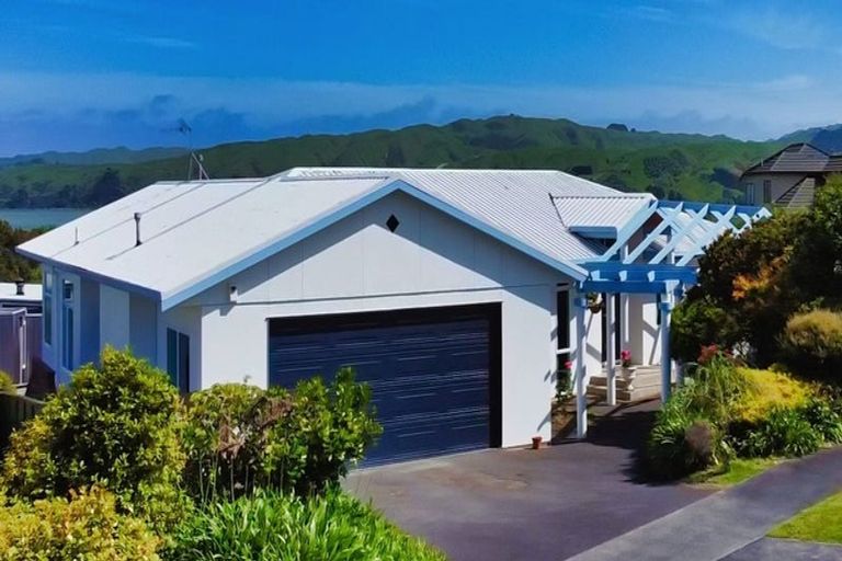 Photo of property in 39 Lanyon Place, Whitby, Porirua, 5024