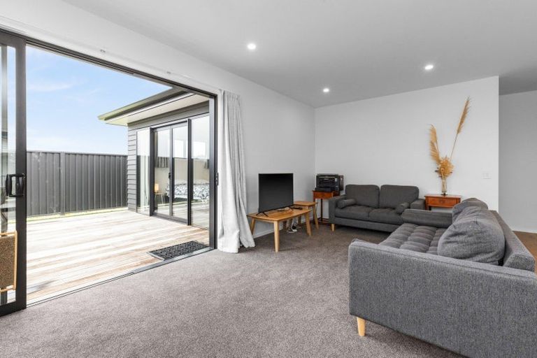 Photo of property in 23 Cassin Place, Taradale, 4112