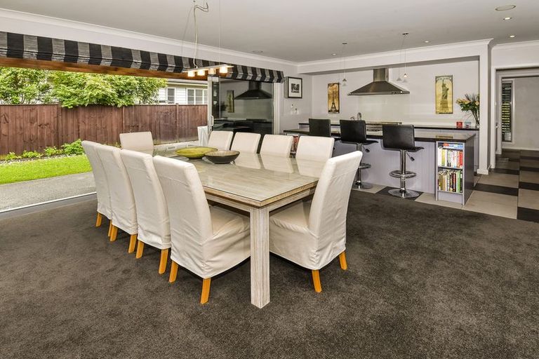 Photo of property in 17 Hinau Street, New Lynn, Auckland, 0600