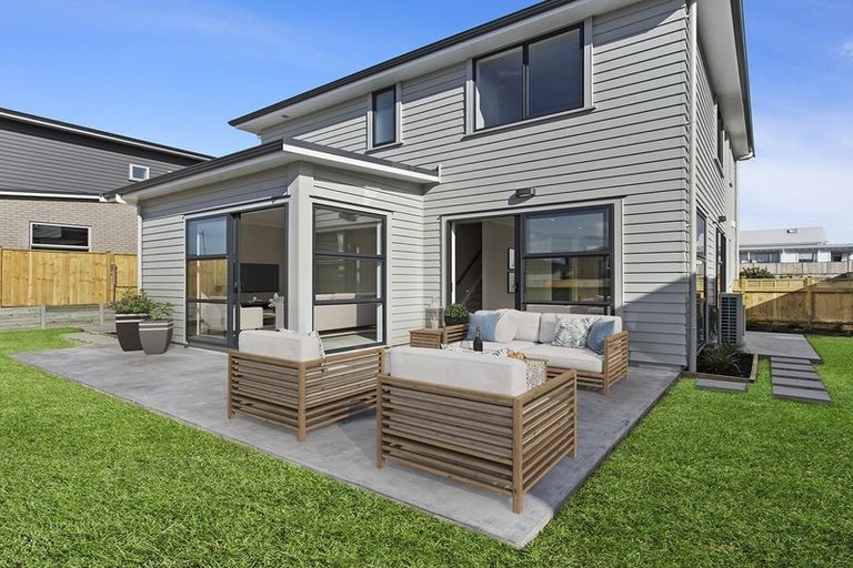 Photo of property in 20 Taikura Avenue, Red Beach, 0932