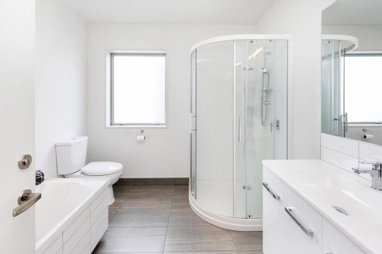 Photo of property in 22 Menin Gate Crescent, Broomfield, Christchurch, 8042