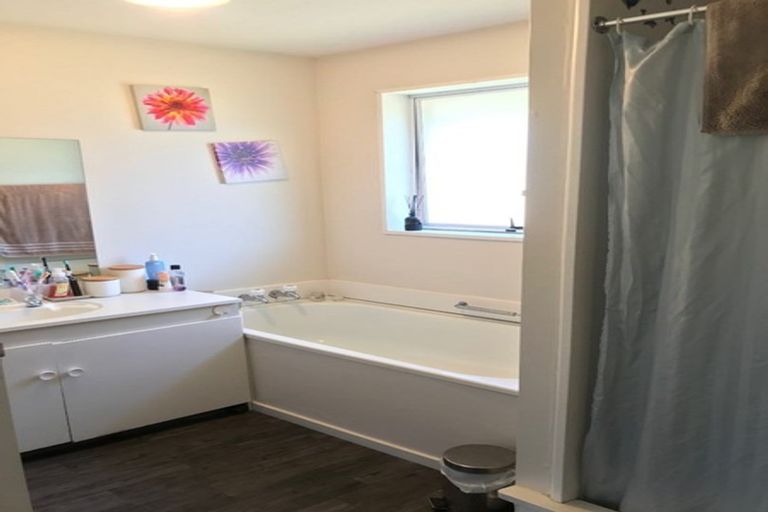 Photo of property in 76 Cornwall Street, St Albans, Christchurch, 8014