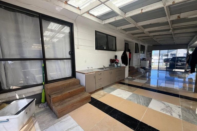 Photo of property in 6 Montego Place, Weymouth, Auckland, 2103
