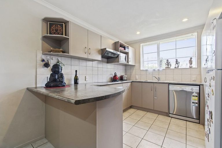 Photo of property in 182 Keri Vista Rise, Papakura, 2110