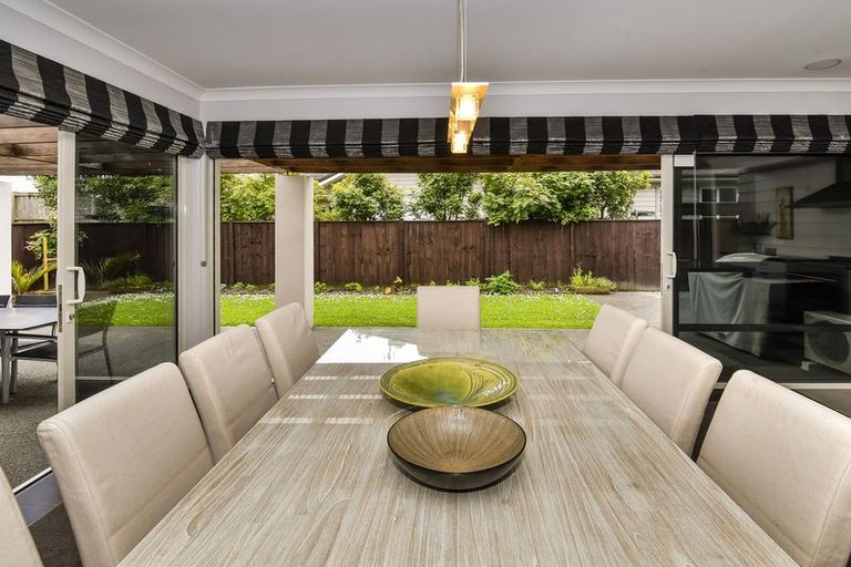 Photo of property in 17 Hinau Street, New Lynn, Auckland, 0600