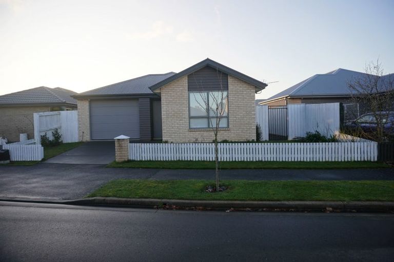 Photo of property in 6 Strone Close, Broomfield, Christchurch, 8042