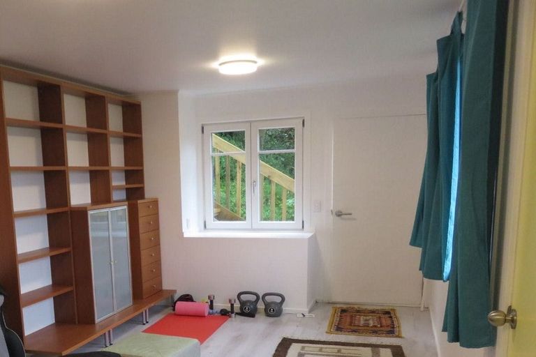 Photo of property in 18 John Witton Drive, Crofton Downs, Wellington, 6035