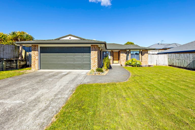 Photo of property in 15 Killeen Place, Flat Bush, Auckland, 2019