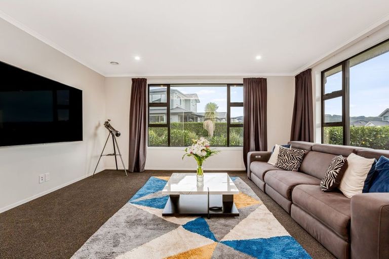 Photo of property in 5 Waitaria Terrace, Aotea, Porirua, 5024