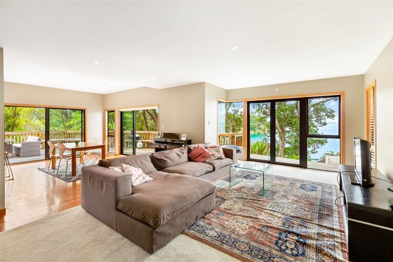 Photo of property in 44 Paturoa Road, Titirangi, Auckland, 0604