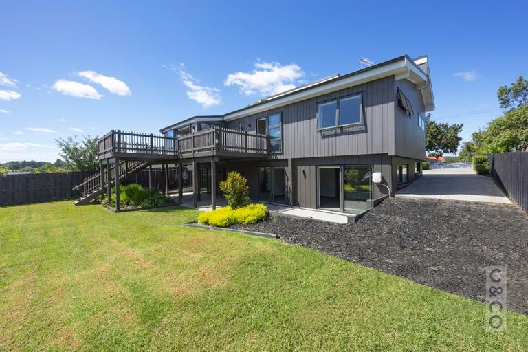Photo of property in 19 Maude Street, Riverhead, 0820