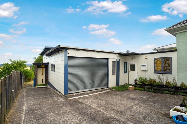 Photo of property in 20 Humphrey Kemp Avenue, Henderson, Auckland, 0612