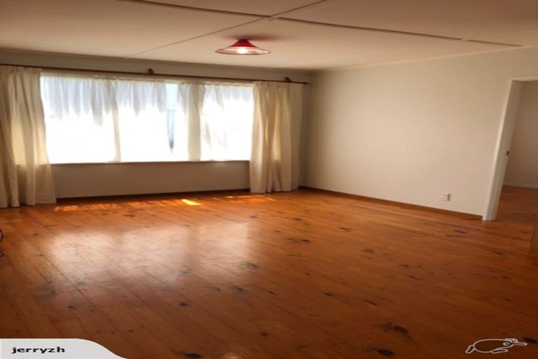 Photo of property in 83 Red Beach Road, Red Beach, 0932