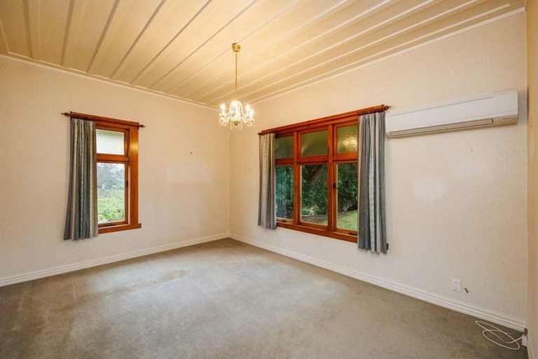 Photo of property in 56 Ongo Road, Hunterville, 4730