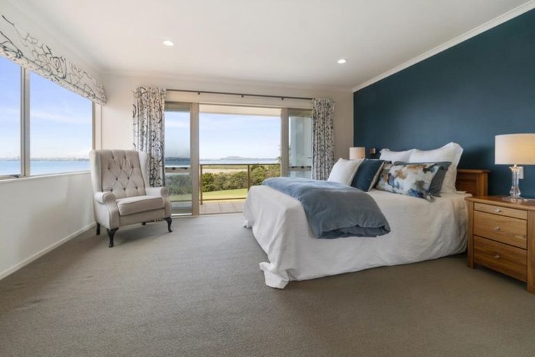 Photo of property in 14 Longbush Road, Te Atatu Peninsula, Auckland, 0610