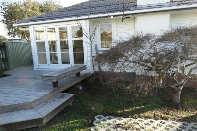 Photo of property in 3 Mackenzie Street, Te Atatu South, Auckland, 0610