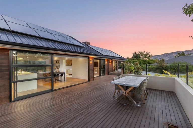 Photo of property in 14 Islington Place, Wanaka, 9305