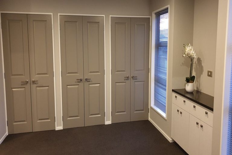 Photo of property in 142a Holly Road, St Albans, Christchurch, 8014