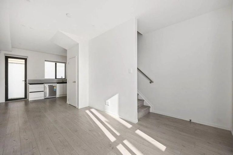Photo of property in 1/3226 Great North Road, New Lynn, Auckland, 0600
