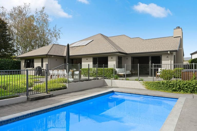 Photo of property in 14 Winslow Court, Huntington, Hamilton, 3210