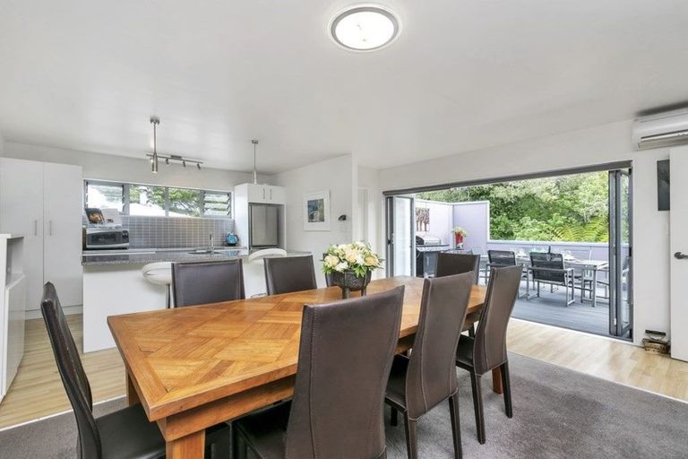 Photo of property in 150a Glenfield Road, Birkenhead, Auckland, 0626