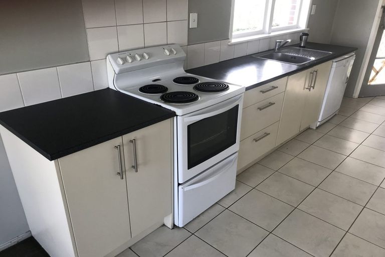 Photo of property in 5 Plumley Crescent, Mangere, Auckland, 2022