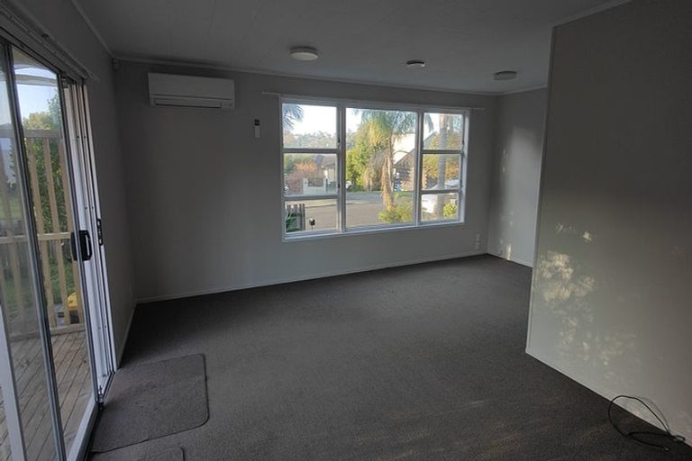 Photo of property in 74 Rosario Crescent, Red Beach, 0932