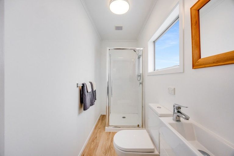 Photo of property in 65 Kiwi Esplanade, Mangere Bridge, Auckland, 2022