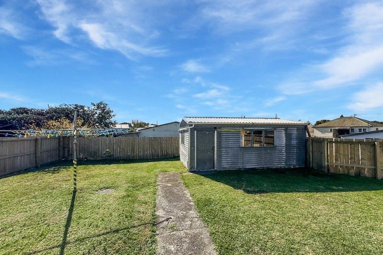 Photo of property in 18 Swiss Avenue, Gonville, Whanganui, 4501