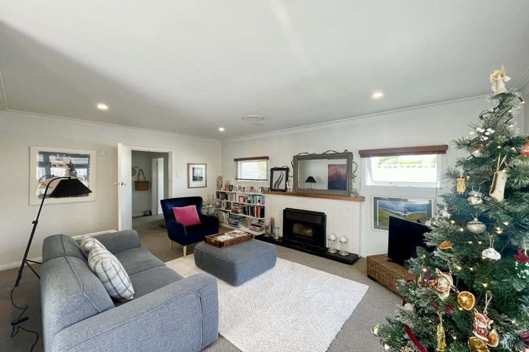 Photo of property in 57 Paynters Avenue, Strandon, New Plymouth, 4312