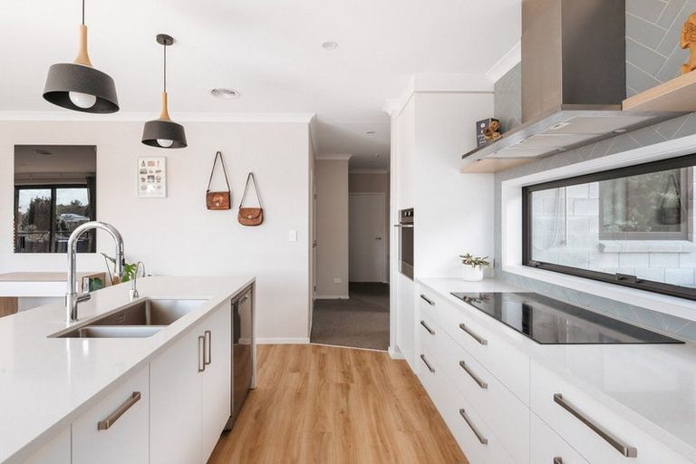Photo of property in 4r Estates Terrace, Welcome Bay, Tauranga, 3175