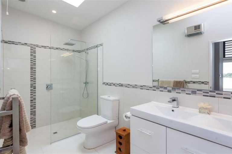 Photo of property in 1152b South Road, Oakura, 4314