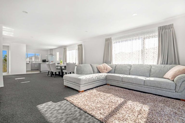 Photo of property in 8 Verdot Close, Kumeu, 0810