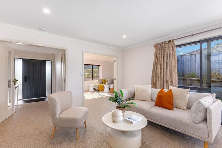 Photo of property in 5 Paparoa Crescent, Aotea, Porirua, 5024