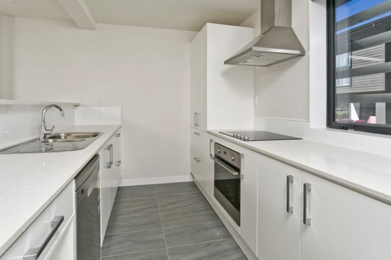 Photo of property in 2/10 Silver Moon Road, Albany Heights, Auckland, 0632