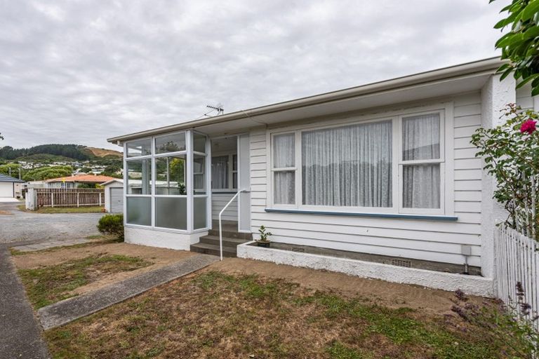 Photo of property in 13f3 Luckie Street, Tawa, Wellington, 5028