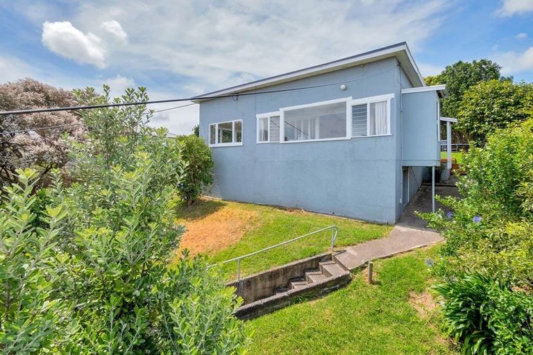 Photo of property in 15 Awaroa Road, Helensville, 0800