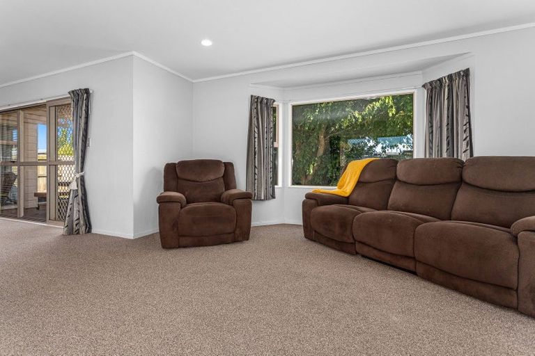Photo of property in 5 Edgewater Grove, Whakatane, 3120