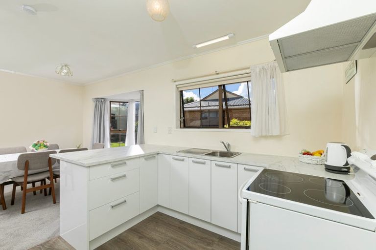 Photo of property in 8/248 Great North Road, Henderson, Auckland, 0612