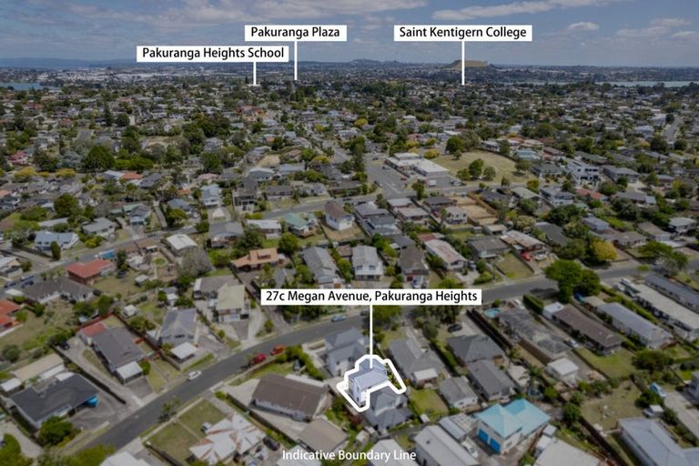 Photo of property in 27c Megan Avenue, Pakuranga Heights, Auckland, 2010