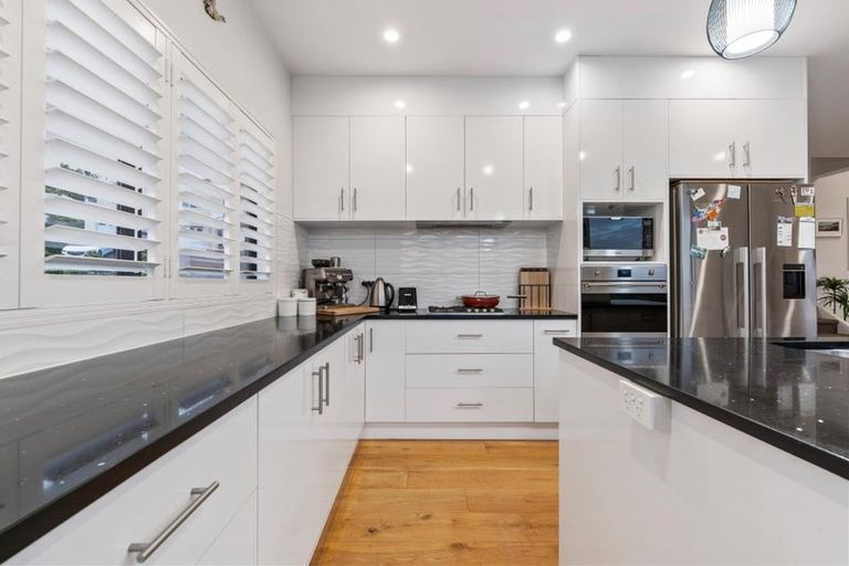 Photo of property in 17a Constable Lane, West Harbour, Auckland, 0618