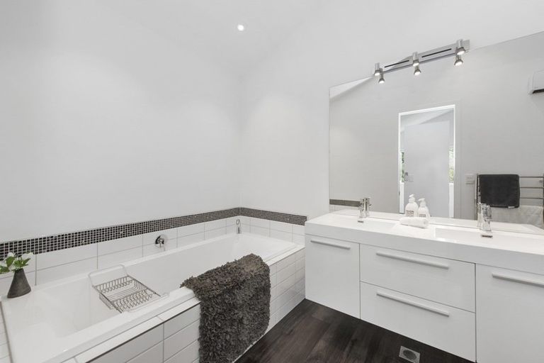 Photo of property in 58u2 Herbert Road, Queenwood, Hamilton, 3210