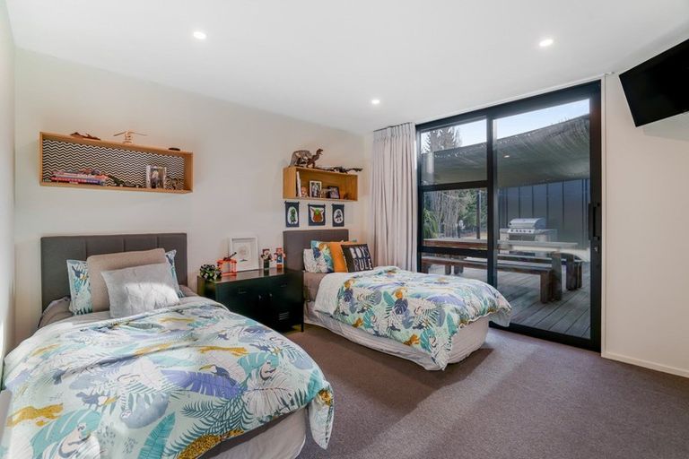 Photo of property in 19 Glenaray Crescent, Wanaka, 9305