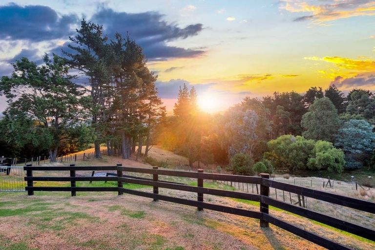 Photo of property in 231 Kaipara Road, Papakura, 2582