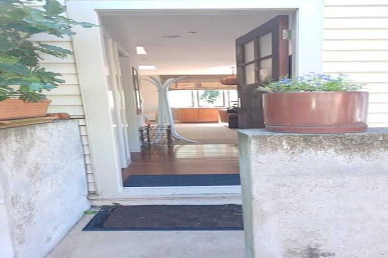 Photo of property in 90 Awa Road, Seatoun, Wellington, 6022