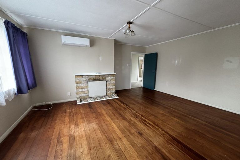 Photo of property in 27 Goldsmith Crescent, Levin, 5510